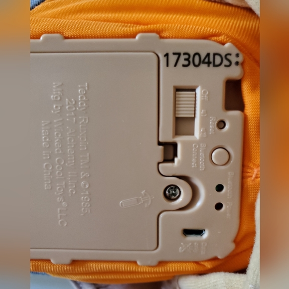 Teddy Ruxpin 2017 Plush Talking & Animated Story Telling Bluetooth Bear LCD Eyes - Picture 9 of 9